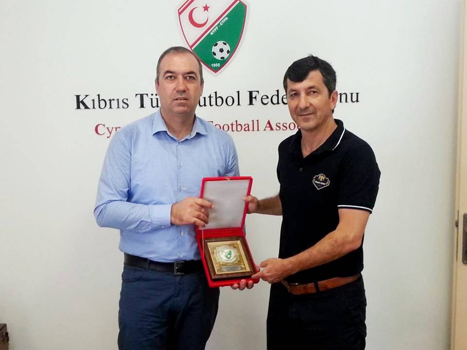 Prof. Dr. Birol Doğan'a teşekkür plaketi